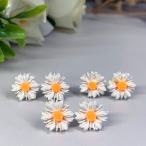 Simple Daisy ear studs