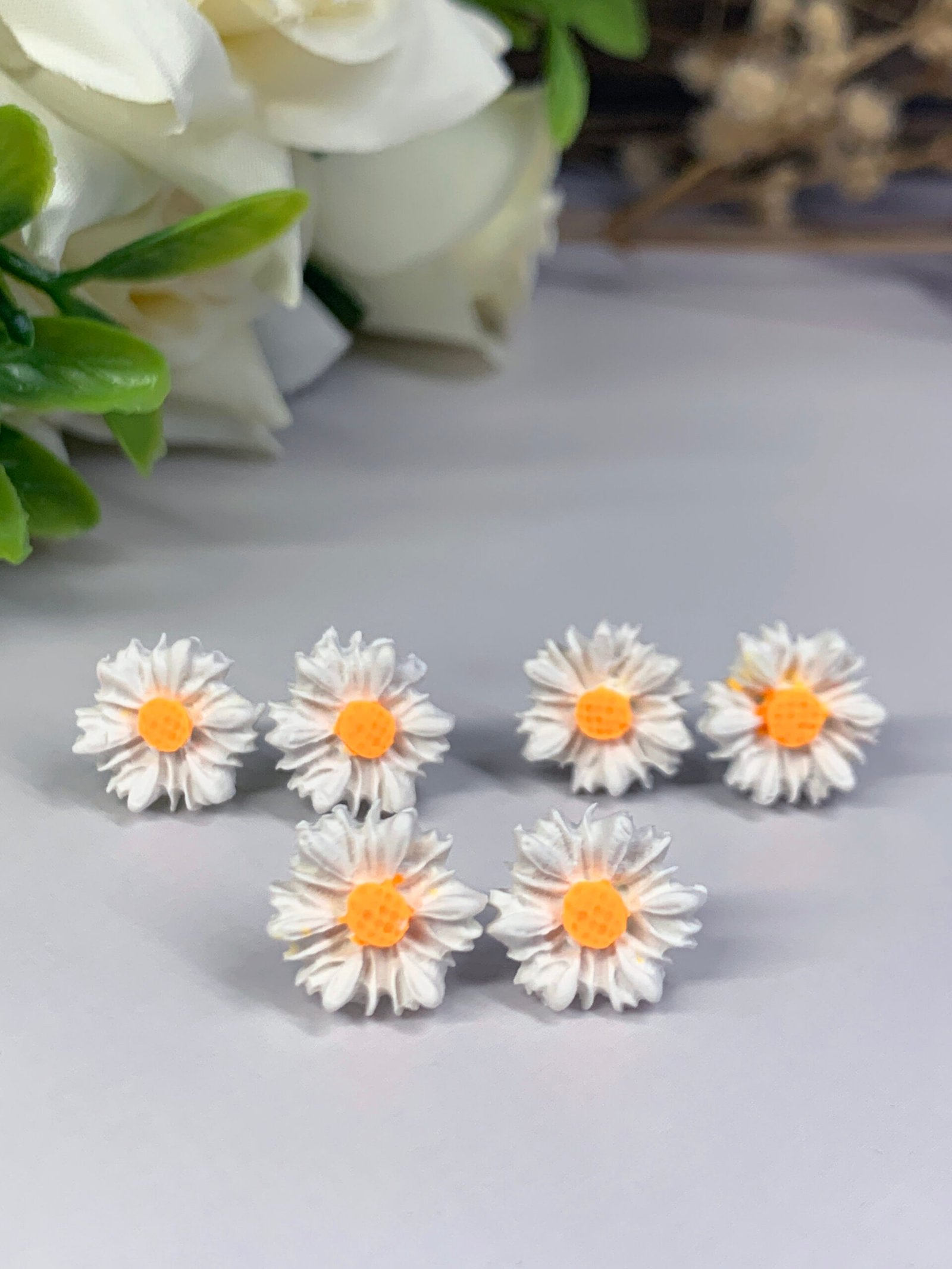 Simple Daisy ear studs