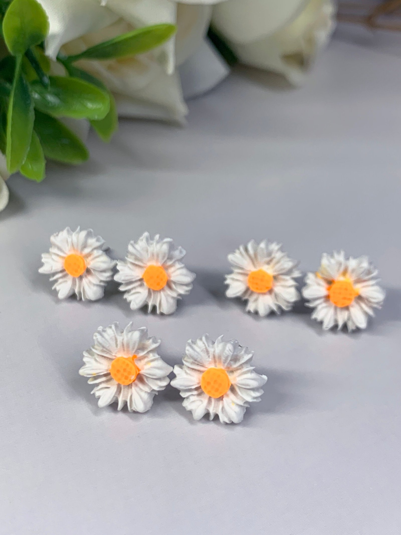 Simple Daisy ear studs - Image 2