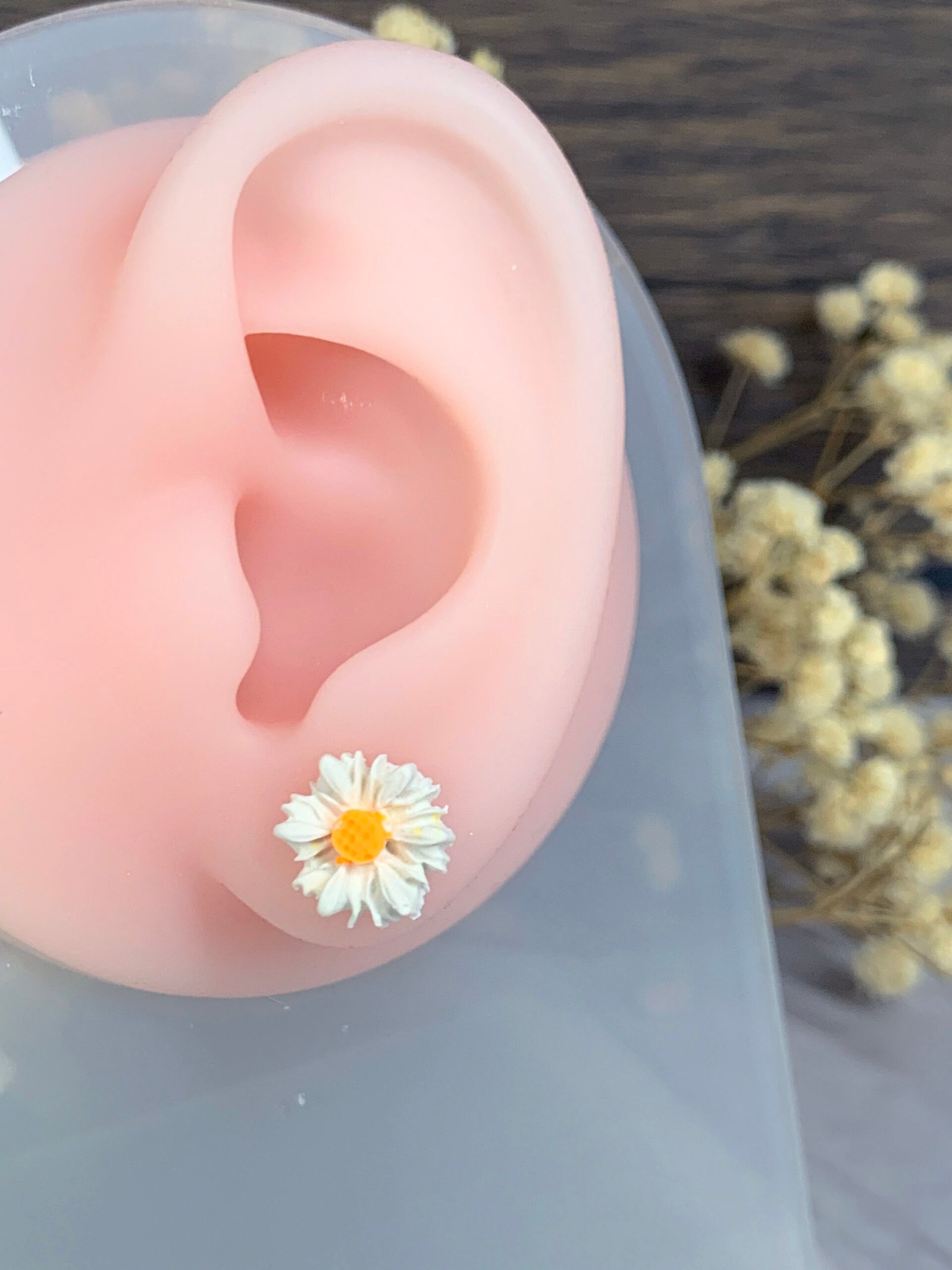 Simple Daisy ear studs - Image 3